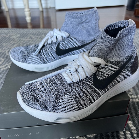 Nike size 7 Lunar Epic Sneakers - Picture 5 of 6